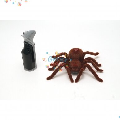 Ropojantis voras su nuotolinio valdymo pulteliu 1
